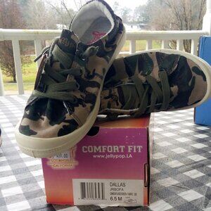 Jellypop Camo sneaker with beige rubber sole womens 6.5 NWB